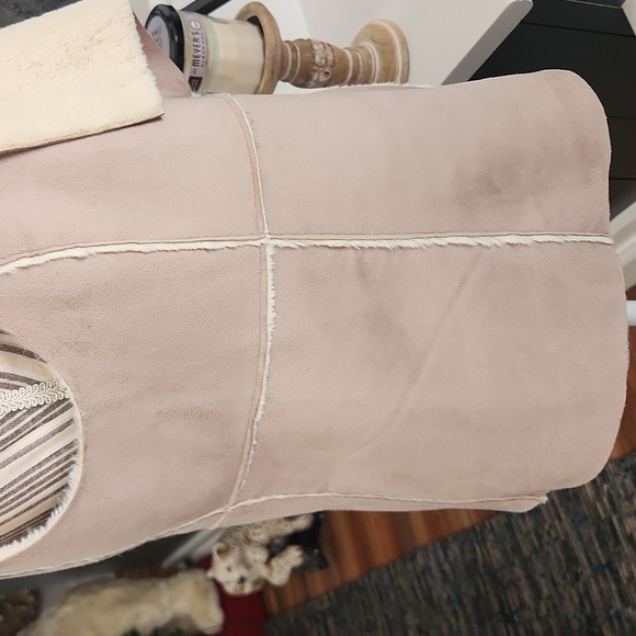Sueded Faux Fur Lined Vest - Picture 6 of 10